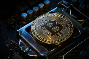 Czym Bitcoin różni się od zwykłych pieniędzy i dlaczego to ważne?